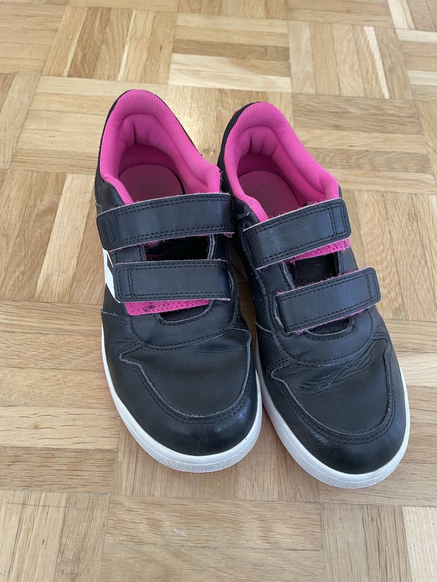 Schuhe für Mädchen: Hallenschuhe Adidas Kinder – Gebraucht aus Pontresina von fla_lx66 1