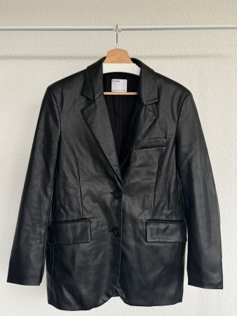 Bershka Blazer aus Kunstleder – Grösse XS