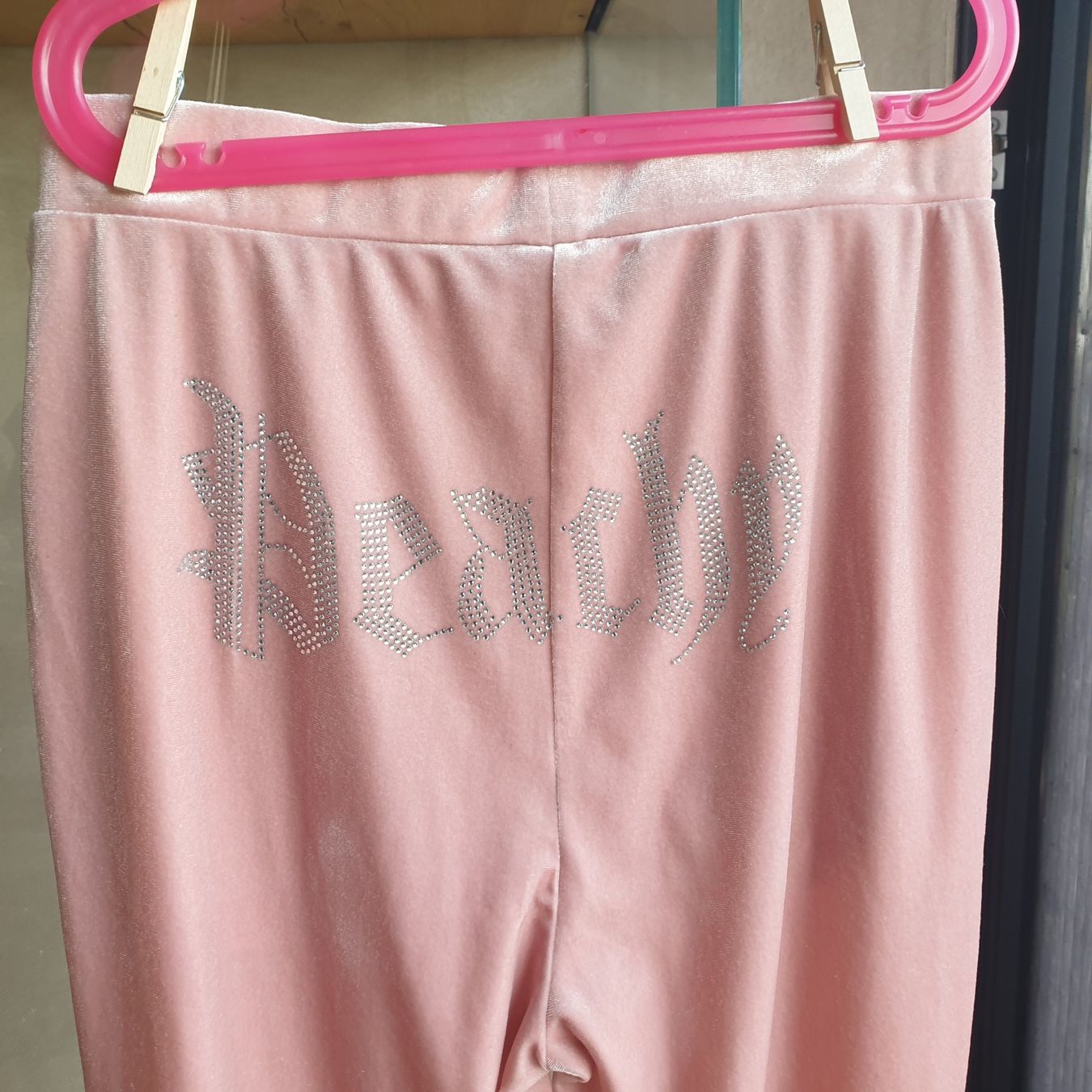 Pantaloni: 🐸 TRAINERHOSE MIT STRASS "PEACH" FREIZEITHOSE JOGGINGHOSE – Usato da Môtier (Vully) venduto da Frogs