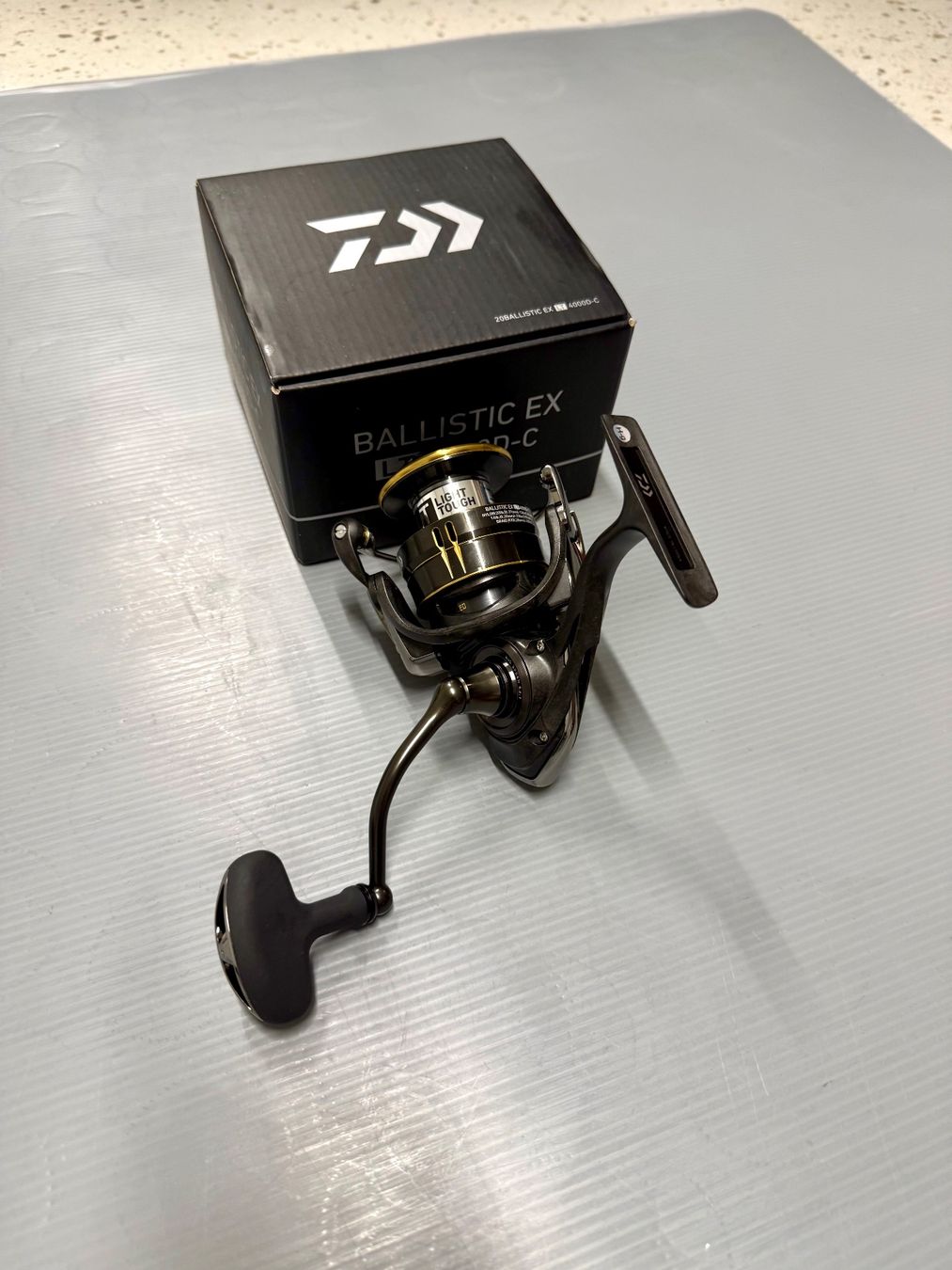 Daiwa Rollen & Spulen: Daiwa Ballistic EX-LT4000D-C Spinnrolle – Neu und originalverpackt aus Trimbach von duri.. 4