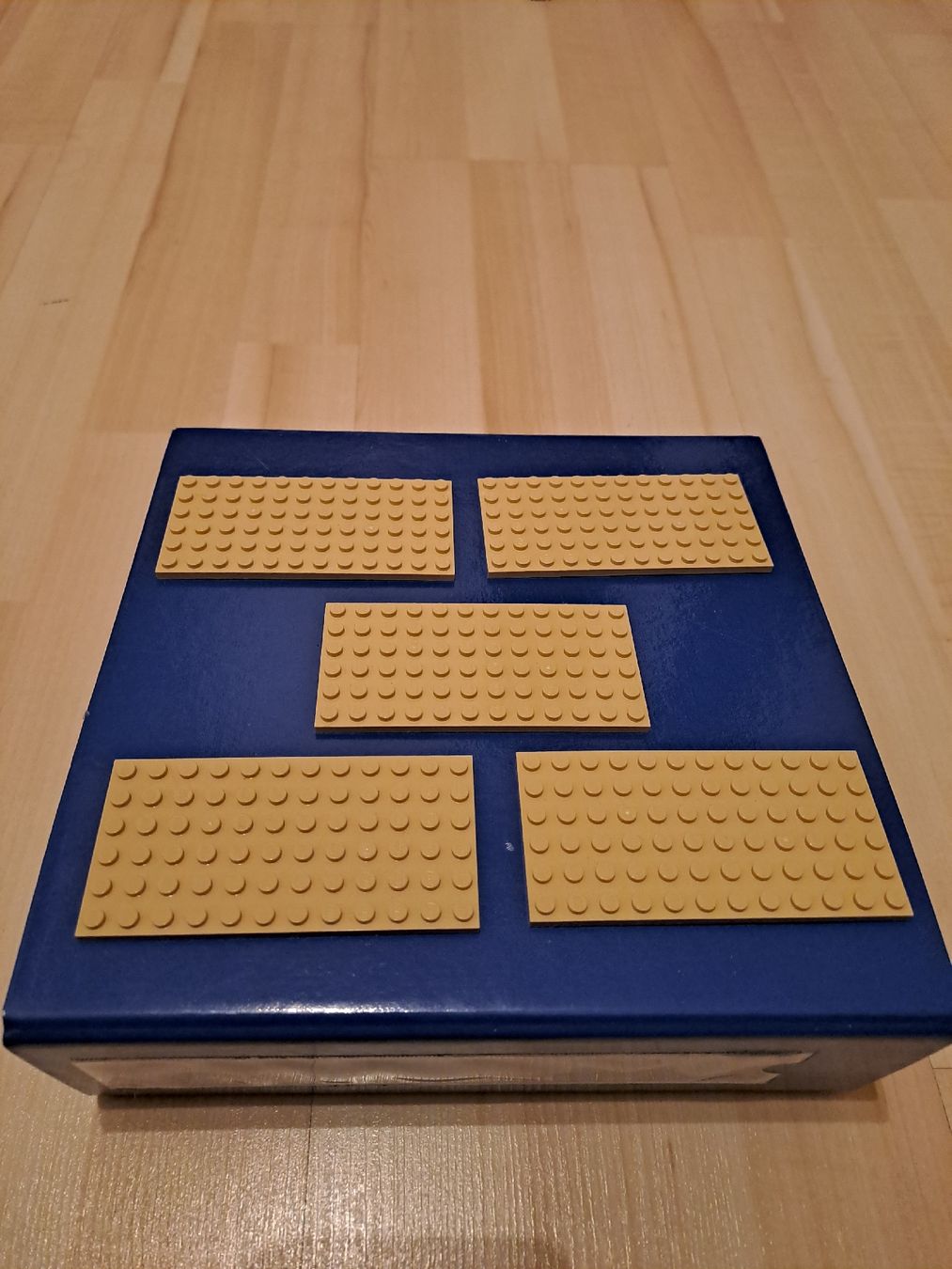 Lego Spielzeuge: 5 Lego Bauplatten, beige. – Gebraucht aus Kölliken von Rwolfer