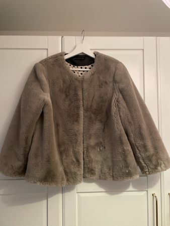 Zara Kunstfell Jacke Gr. L - Weich & Edel