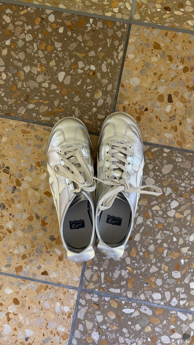 Onitsuka Scarpe da donna: Onitsuka Tiger Silver, Gr. 38 – Nuovo (secondo la descrizione) da Wädenswil venduto da amm_2kwd 2