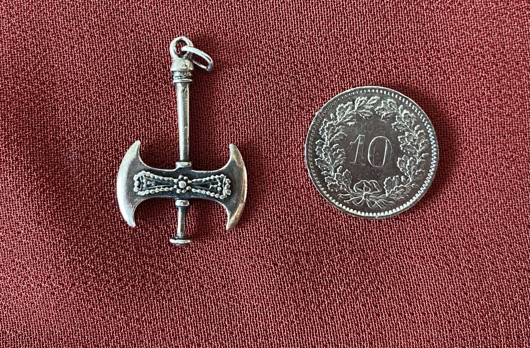 Anhänger: Anhänger Doppelaxt, Talisman, Silber – Gebraucht aus Basel von