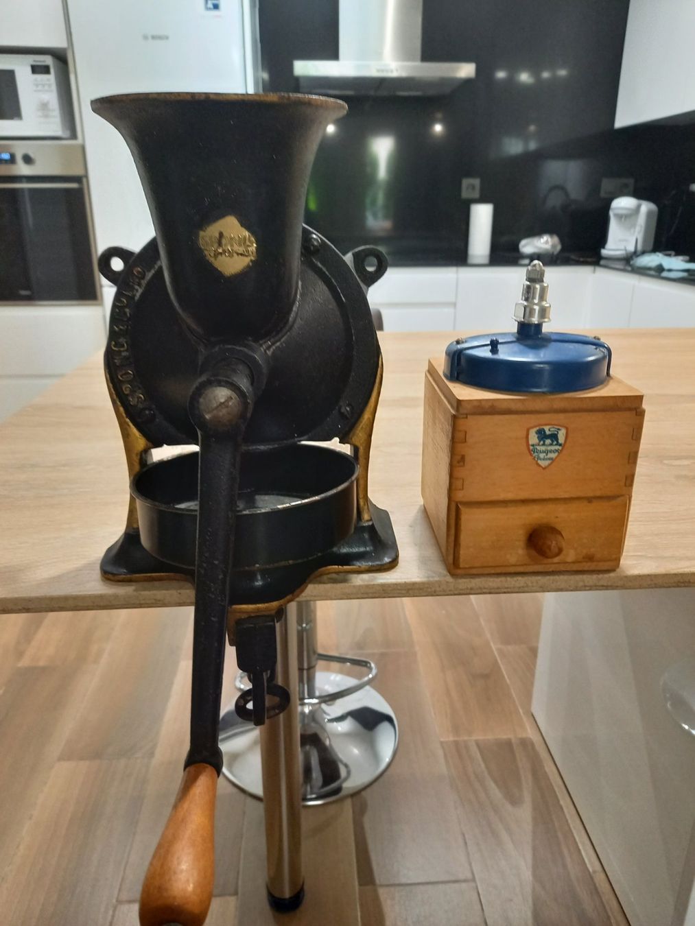 Elettrodomestici da cucina: Tischkaffeemühle Spong Grösse Nr.4 – Usato da Brunnen venduto da RBJ5
