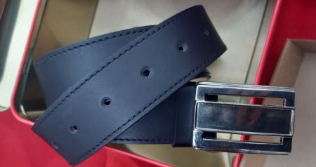 Eleganter LEDER Gürtel NEU! Breite 4cm Länge 105cm
