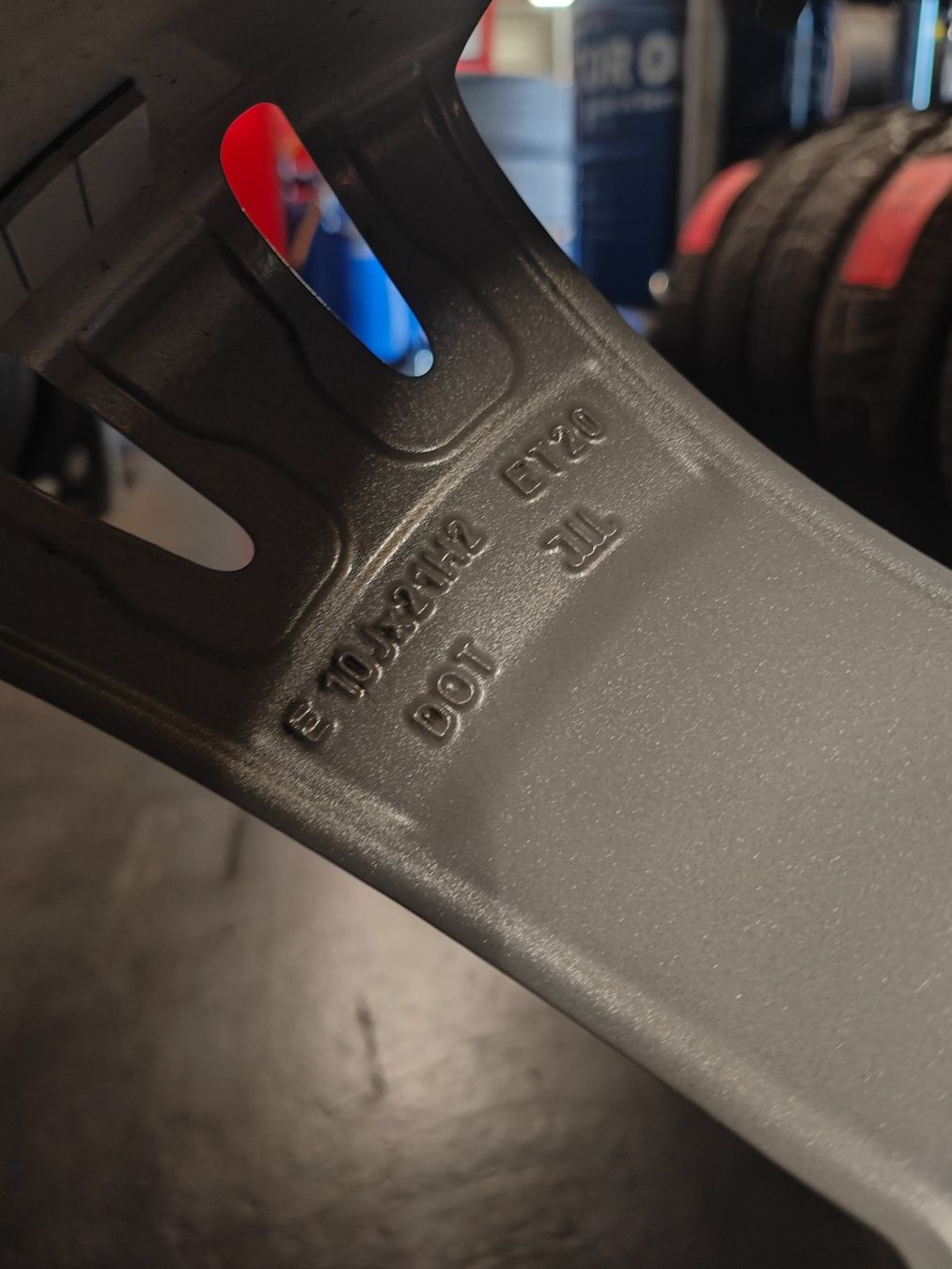 Audi Pneus & Roues: Audi Q8 Winterräder – D'occasion à Oberengstringen par Reifen-Lagerverkauf 5
