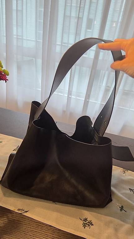 Borse da donna: COS Leder-Shopper Schwarz  – Usato da Bülach venduto da kad_gy6f 3