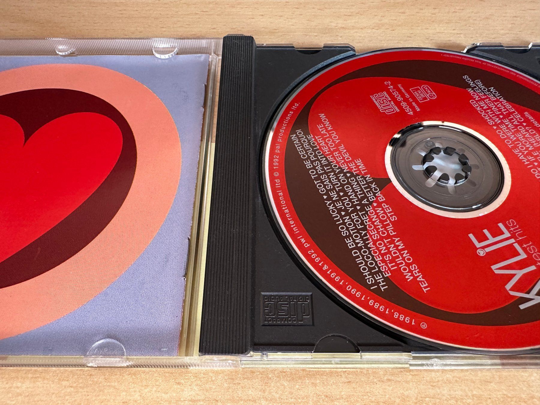CD: Kylie – Greatest Hits – Usato da Rikon im Tösstal venduto da Alpenmutz 2