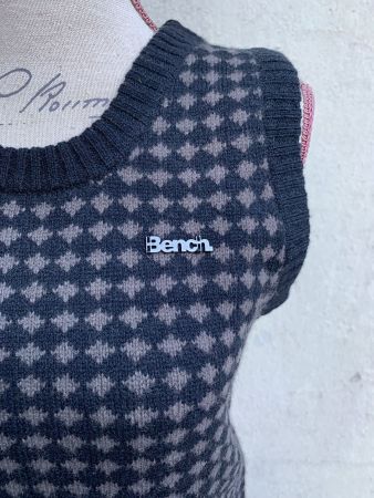 Magnifique débardeur BENCH. 80%laine d'agneau carreaux t.S