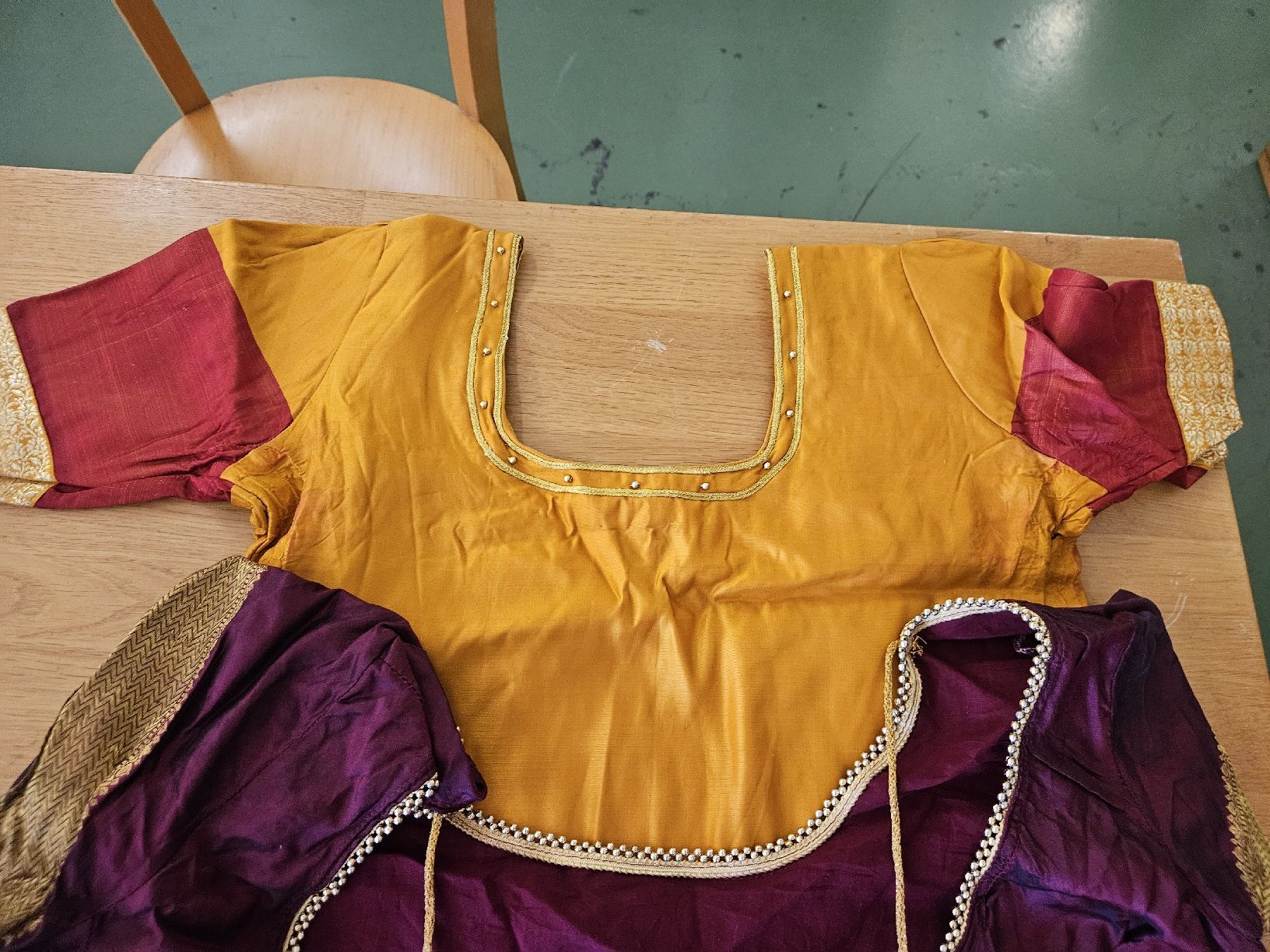 Kleider: Zari aus Seide "Kumara Fabrics"  – Gebraucht aus Pratteln von Cartonsducoeur_bl 1