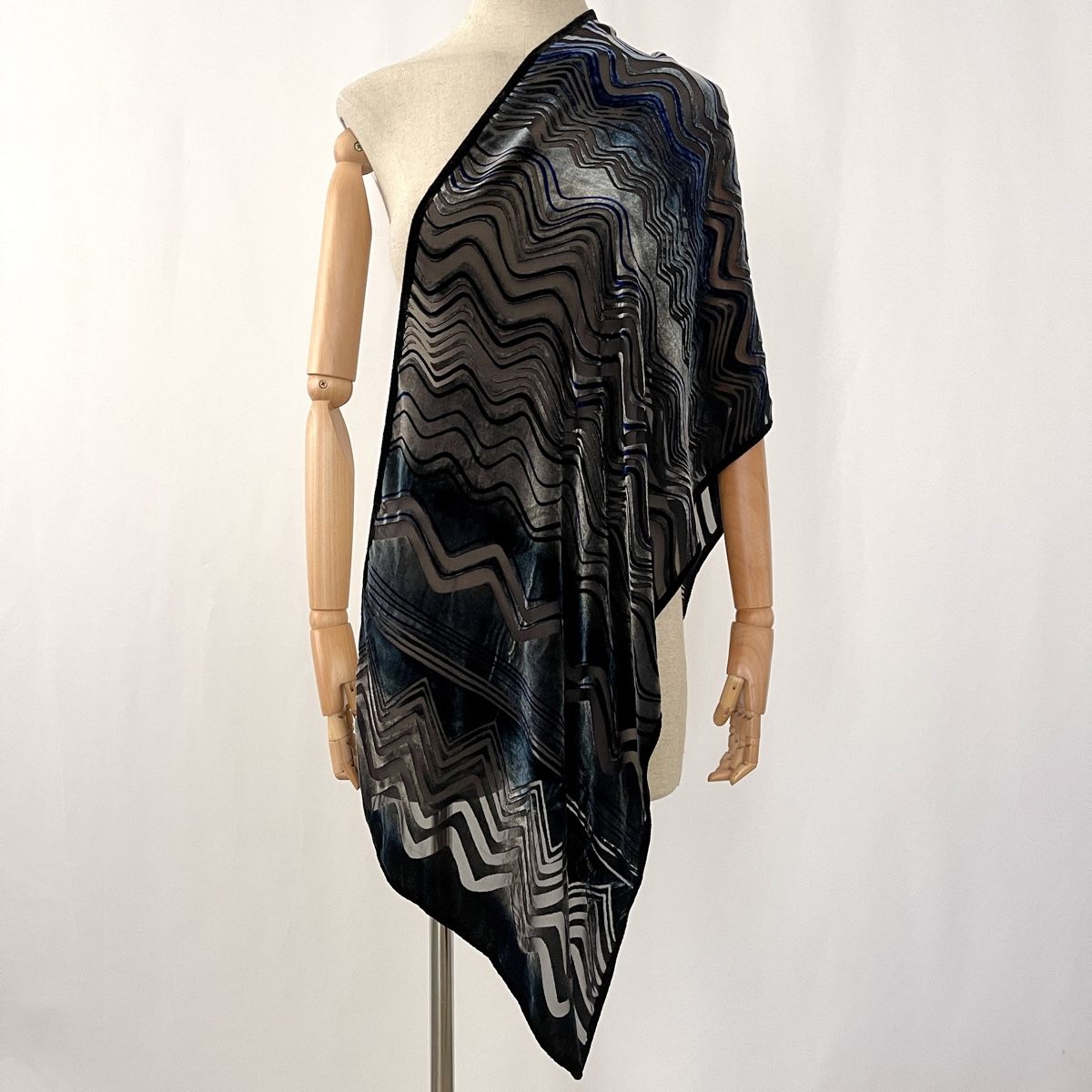 Missoni Foulard & Sciarpe: MISSONI Scarf – Nuovo (secondo la descrizione) da Emmen venduto da Avviivva_Com2023