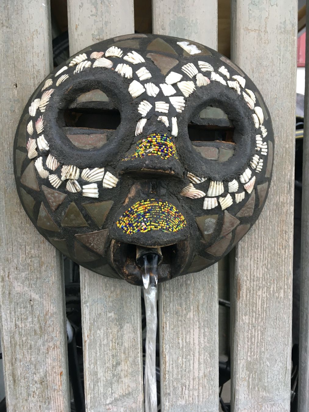 Arte internazionale: Afrika Maske als Wasserbrunnen – Usato da Rheineck venduto da emma.gut 4