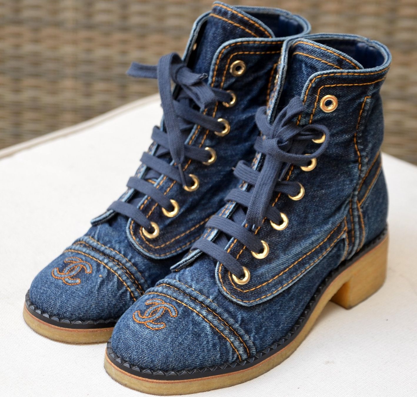 Chanel Scarpe da donna: Boots Chanel  bottines  .36 – Usato da Collonges venduto da Auganien 3