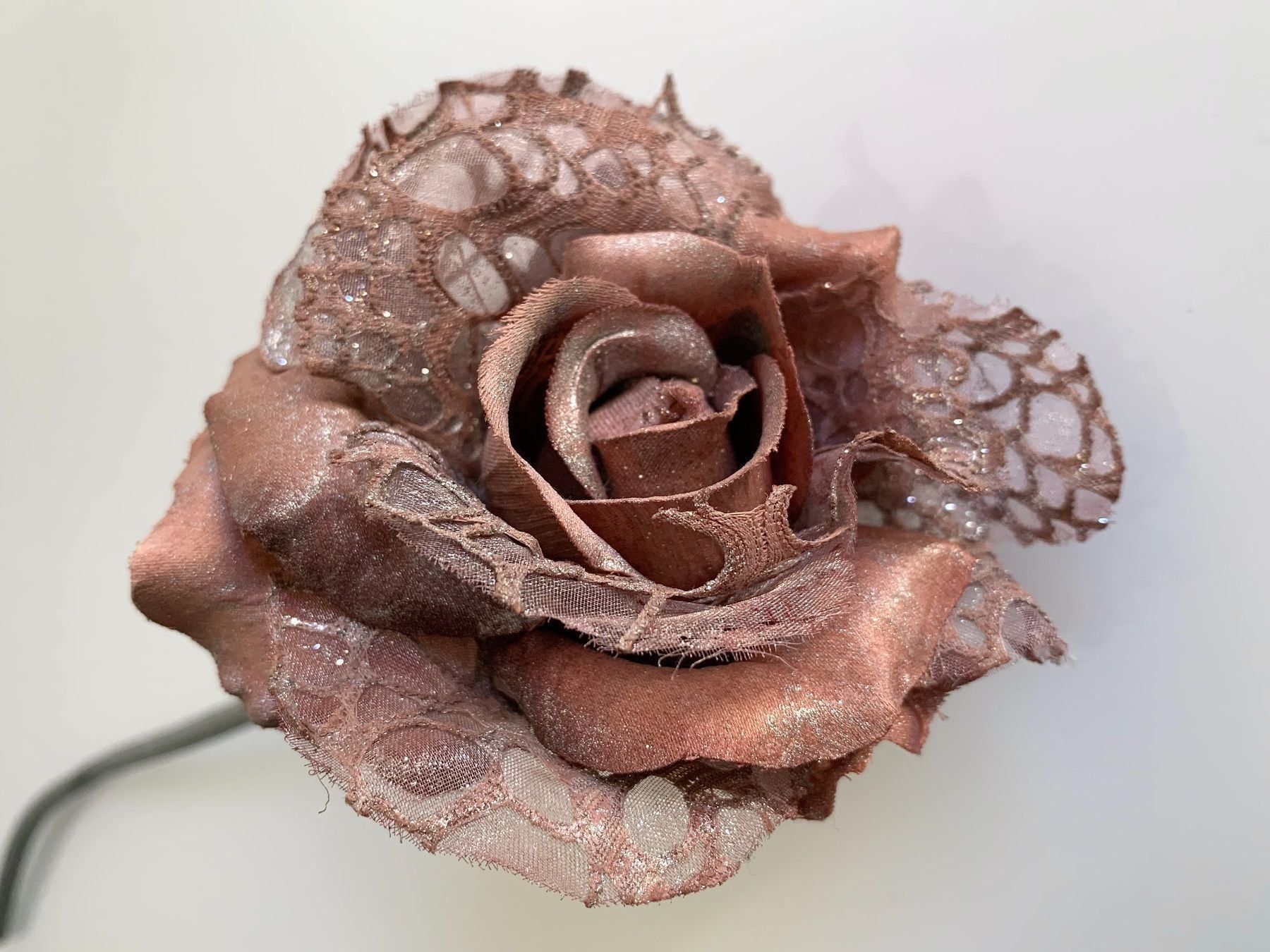 Alle Dekorationen: Dekorative Deko-Rose aus Stoff – Gebraucht aus Bern von Fraeuleinhonig