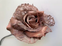 Dekorative Deko-Rose aus Stoff