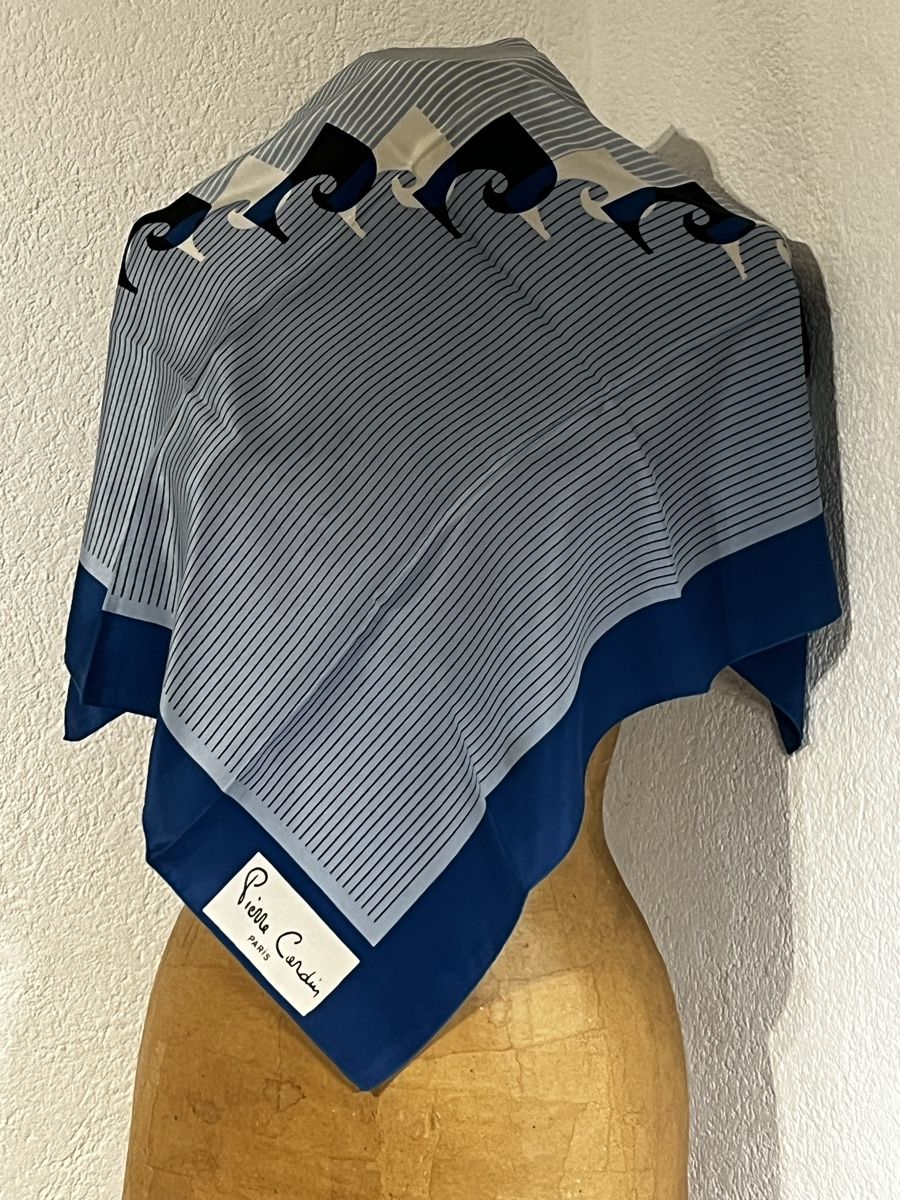 Pierre Cardin Foulards, Tücher & Schals: Foulard Pierre Cardin – Gebraucht aus St-Pierre-Clages von ste_xk6p