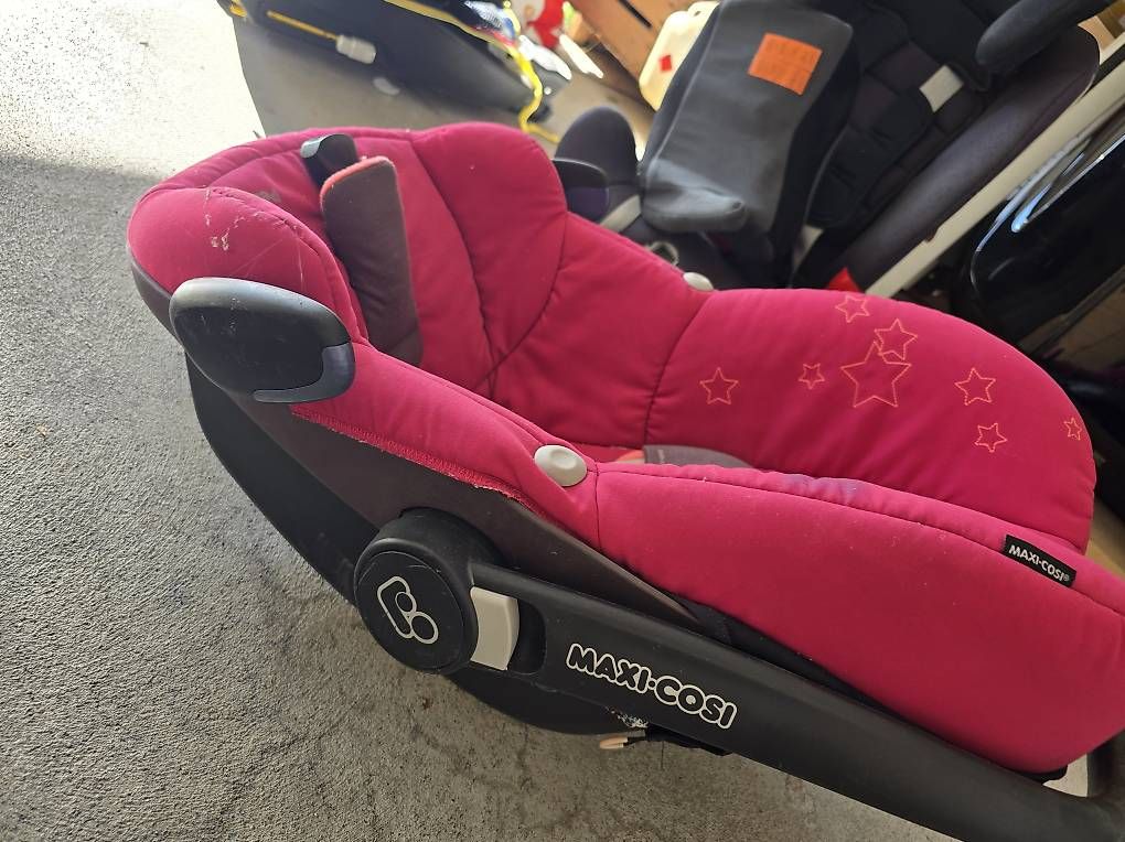 Seggiolini per auto: Maxi-Cosi Babyschale mit 2wayFix Station – Usato da Adliswil venduto da JPAZ 3
