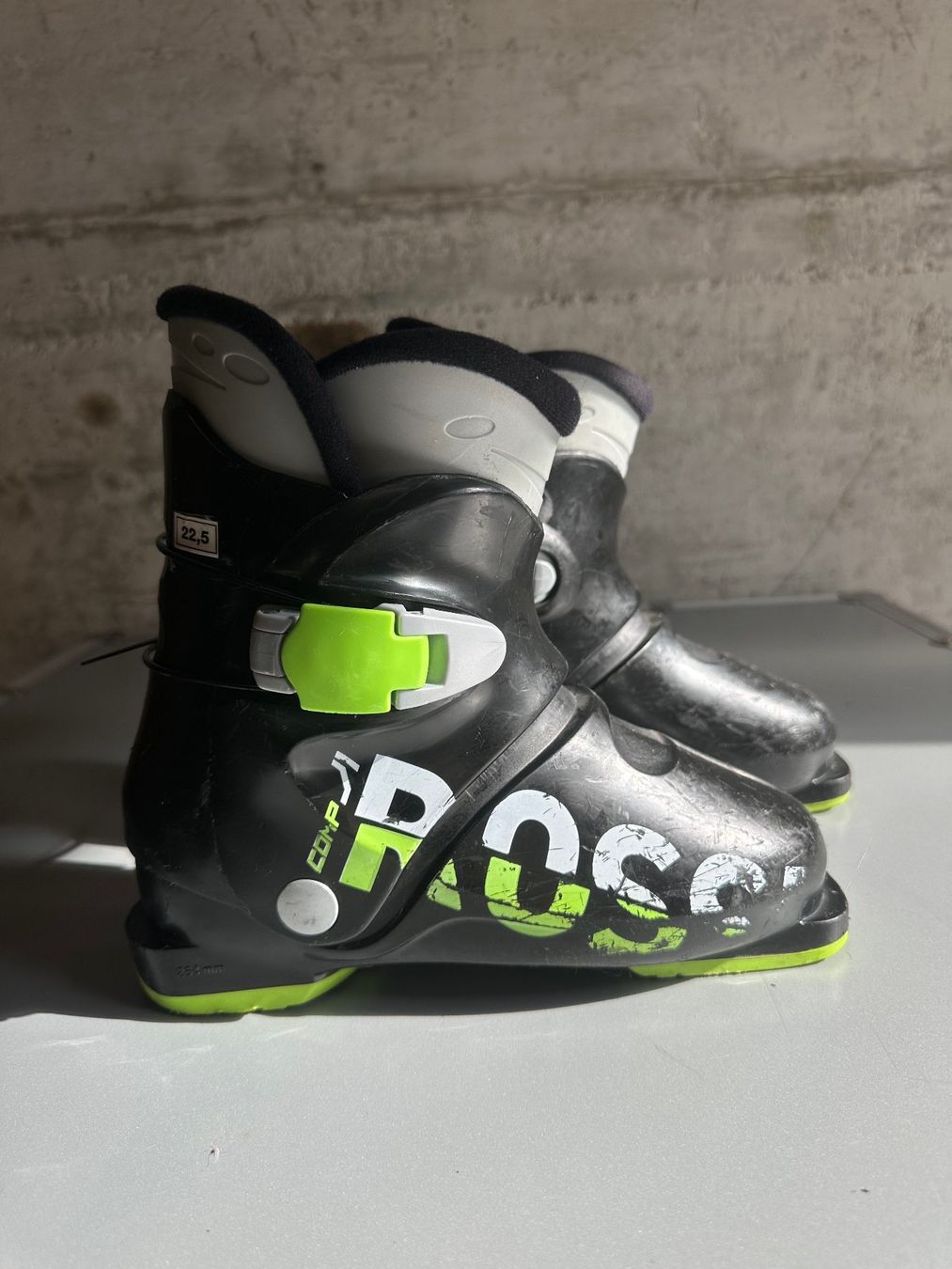 Rossignol Scarpe per ragazzi: Rossignol Kinder Skischuhe 22.5 / Gr. 36 – Usato da Emmenbrücke venduto da karkarkar