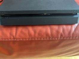 PS4 mit 1 Controller und 6 Spielen