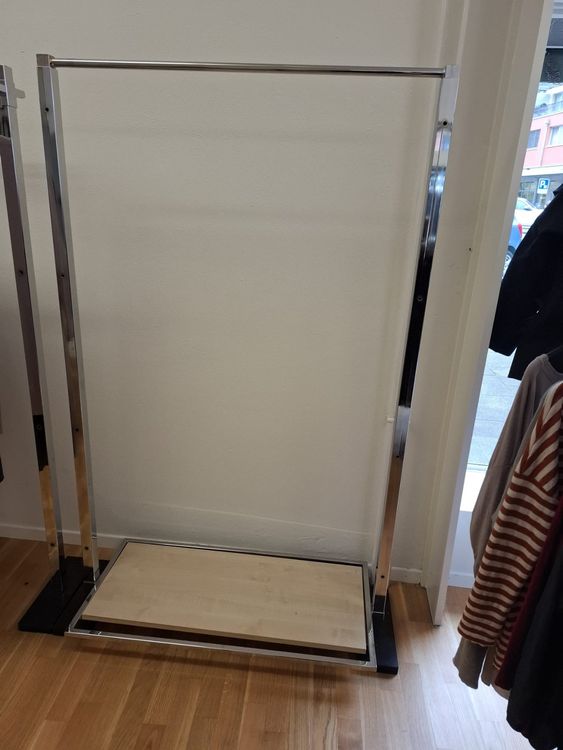 YEOOE Retail Display Stand 5-stöckig Drehbar – Mobiler Präsentationsständer Mit Haken, Schwarz