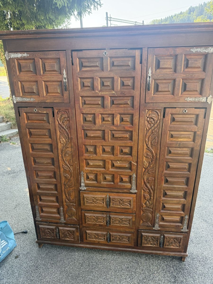 Armadi: Bretonischer Schrank 1890 Spanisch – Usato da Winterthur venduto da dad_k5y5 3