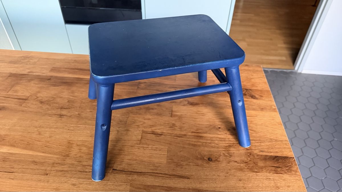 Ikea Sgabelli: IKEA Hocker blau lackiert – Usato da Zürich venduto da Mademoiselle_M 1