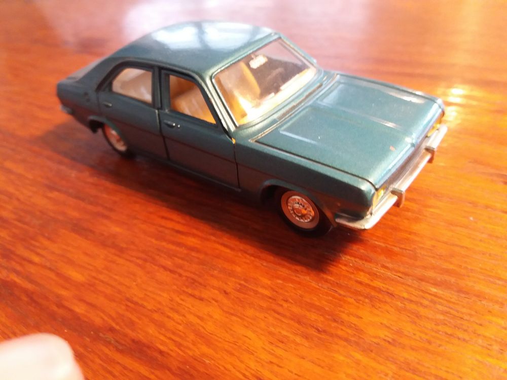 Dinky Toys France – Chrysler 180 – Réf 1409 – Avec Sa Boîte