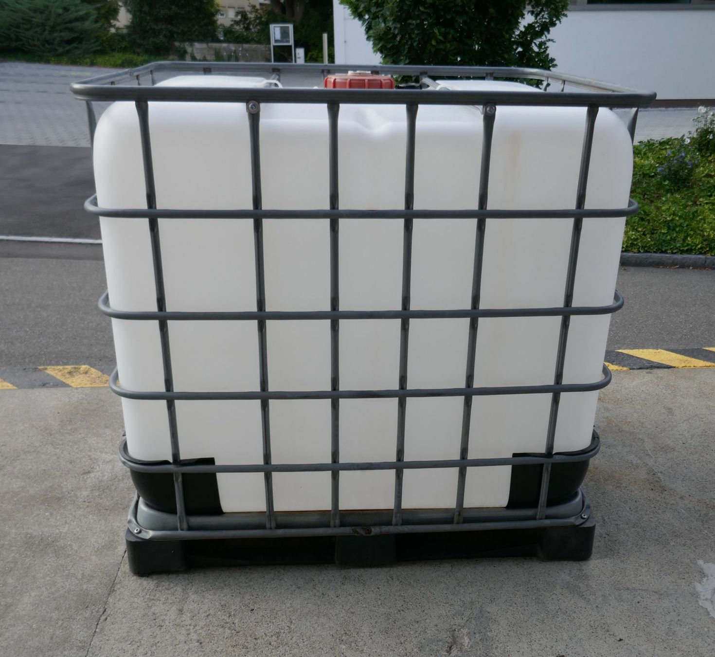 Abbeveratoi e trogoli: IBC-Tank / Wassertank 1000 Liter – Usato da Port venduto da uzuku 2
