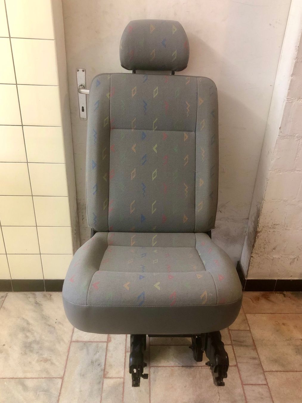 VW Tutti pezzi di ricambio auto: Siège arrière bus VW – Usato da Delémont venduto da Ricardo-1982