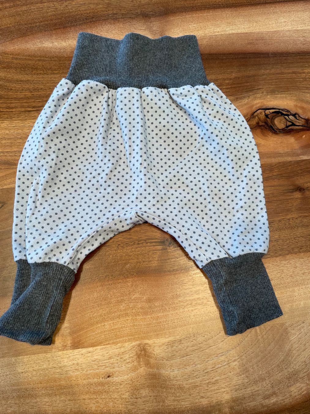 Pantaloni: Handgemachte Pumphose, Grösse ca. 62 – Usato da Haslen AI venduto da s176