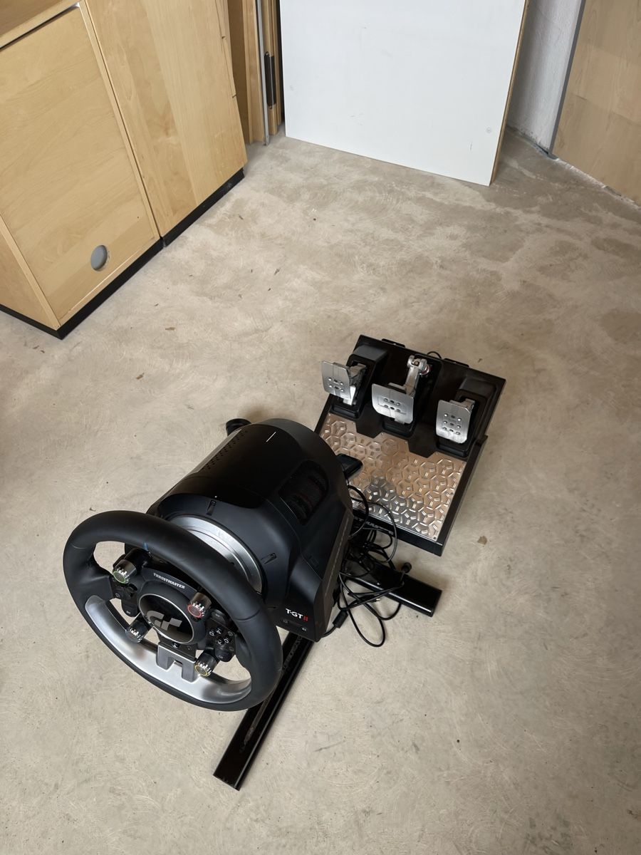 Thrustmaster Controller: Sim Racing Setup Thrustmaster T GT2 Handbremse Schaltung – Usato da Ernetschwil venduto da Picnyd 4