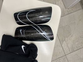 Fussball Schienbeischoner Mercurial