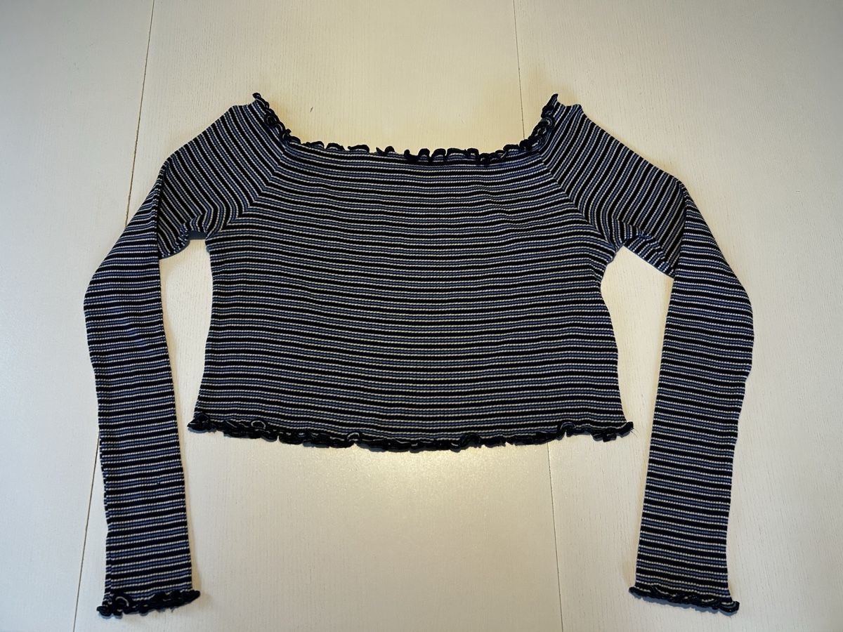H&M Tops: Blau Gestreiftes Crop Top, H&M, Grösse M – Gebraucht aus Hüttikon von ele_tll8