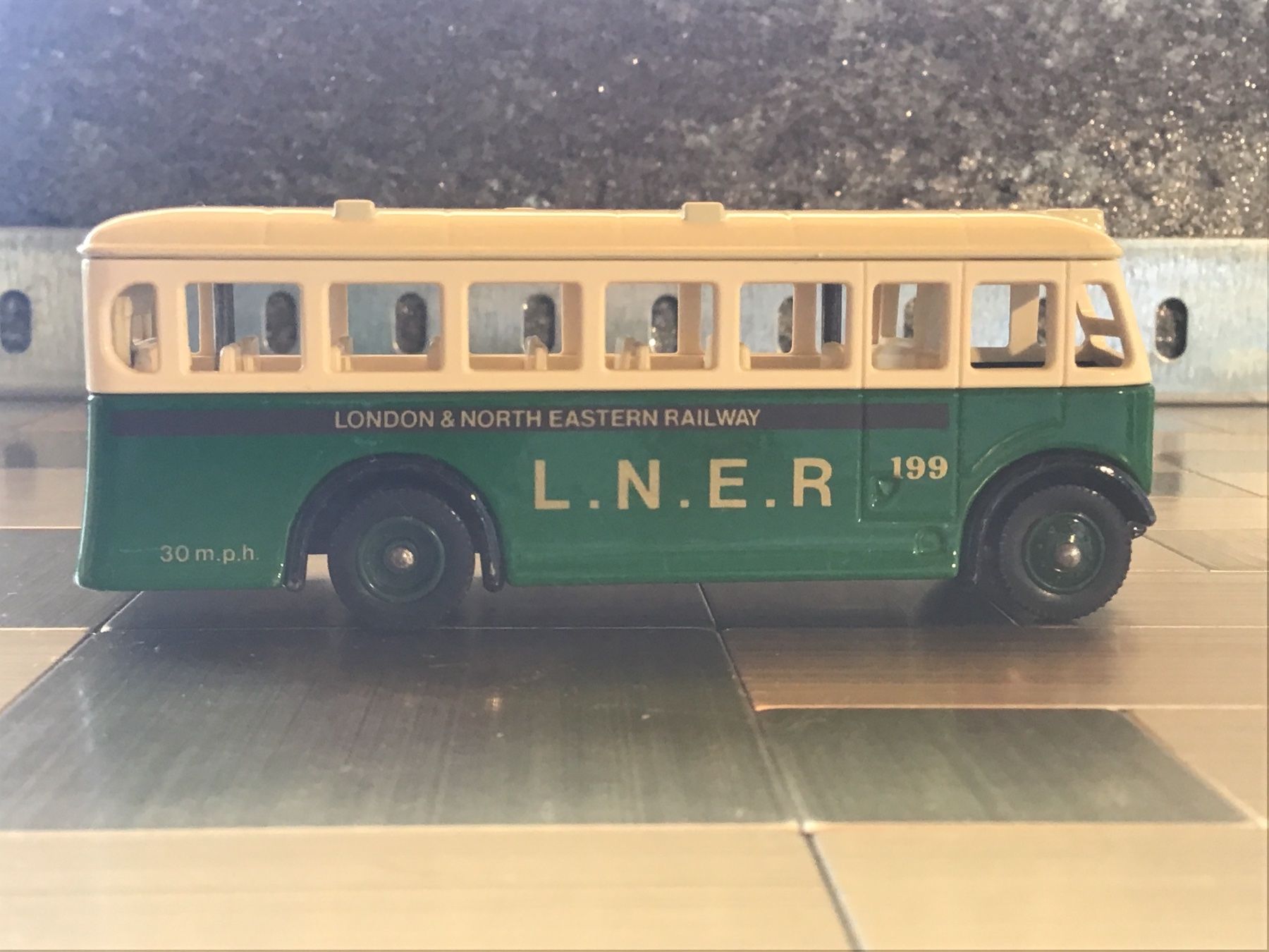 Kit di modellismo & Modellini statici: LONDON UND NORTH EASTERN RAILWAY L.N.E.R – Usato da Männedorf venduto da Spezial-Modelle