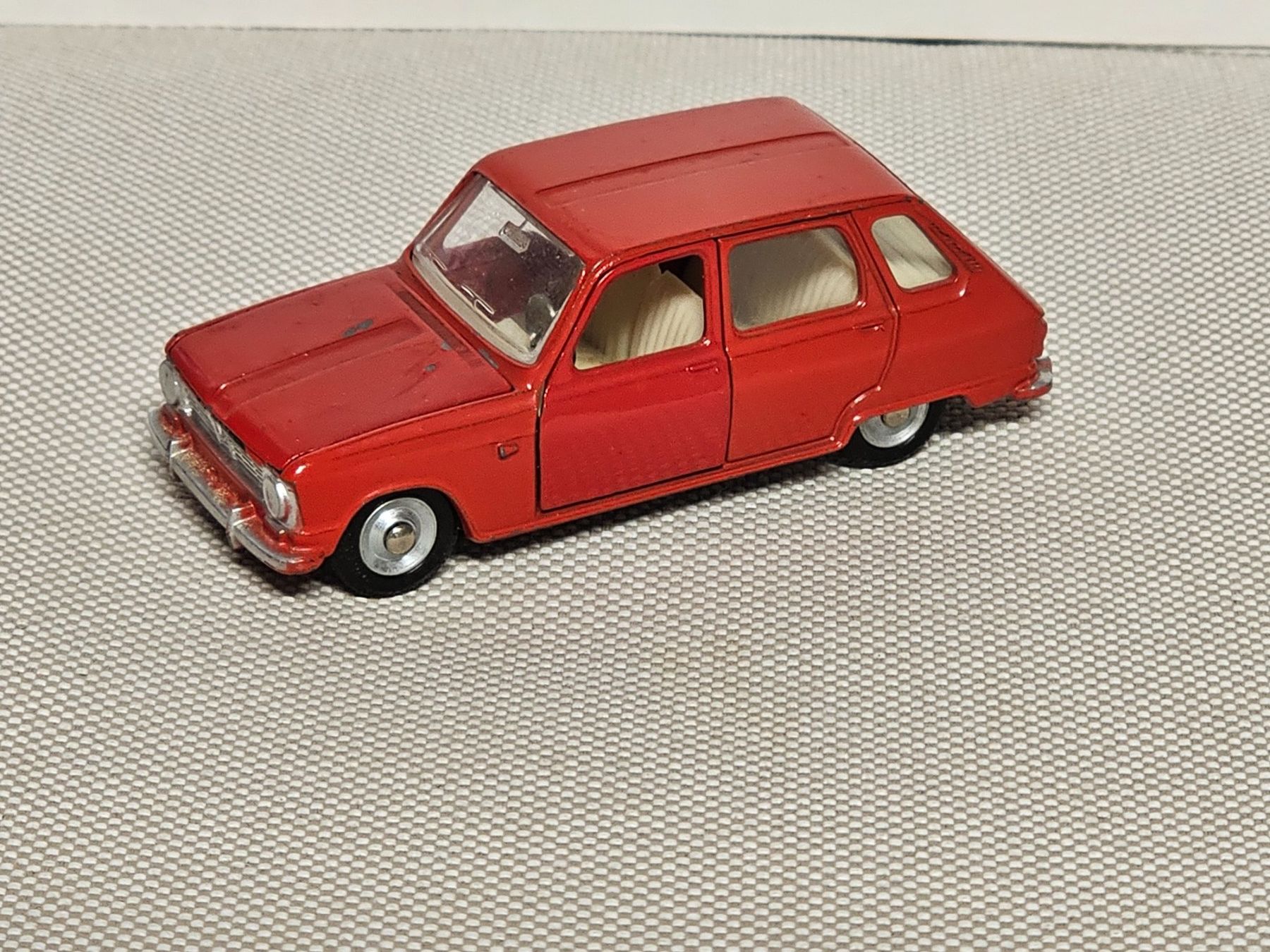 Dinky Toys Voitures modèles: Dinky Renault 6 – D'occasion à Starrkirch-Wil par easygo13