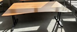 Gut erhaltener Schreibtisch, ideal fürs Homeoffice!