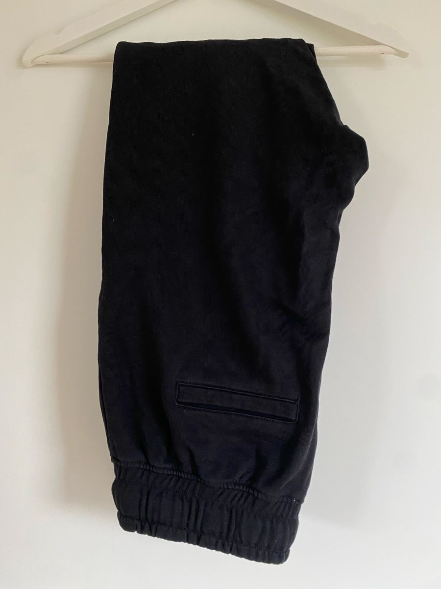 Na-kd Pantaloni: Na-kd Trainerhose – Usato da Lützelflüh-Goldb venduto da flu_q9tg