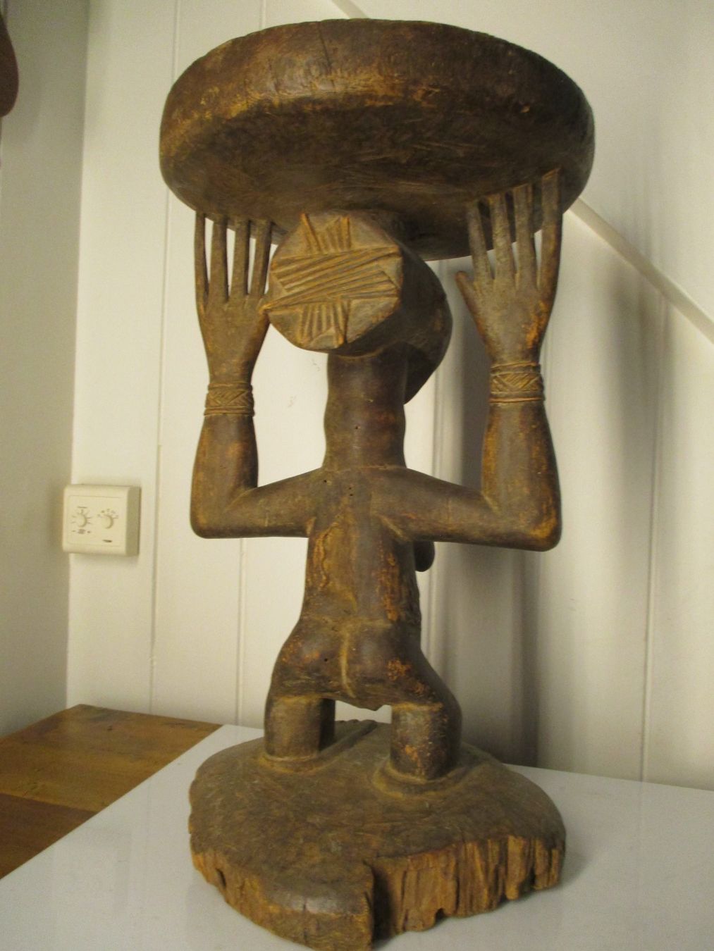 Skulpturen & Statuen: Figur Skulptur aus Holz Frau mit Brüsten Hocker tribal art – Gebraucht aus Windisch von Autogrammo 3