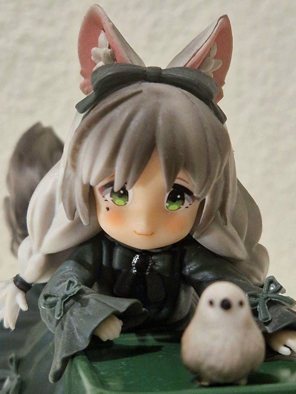 Statuette: Kleine Figur + Teedose – Usato da Zürich venduto da New_username 3