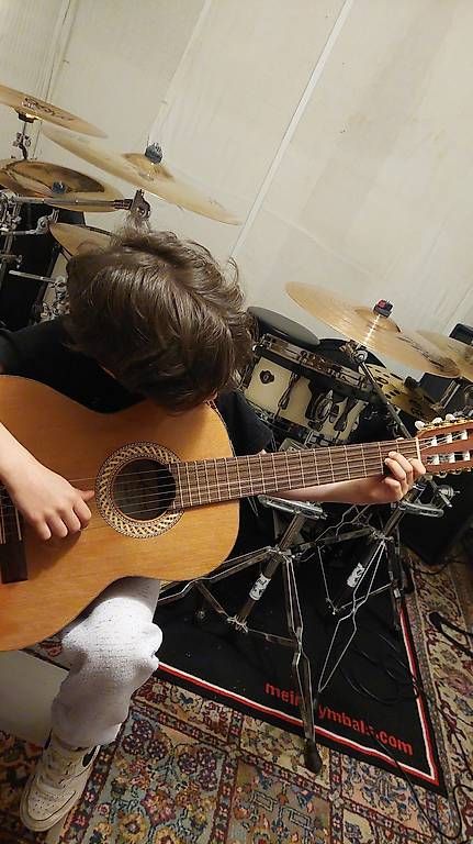 Musikinstrumente: Cours de guitare pour tous les âges. – Gebraucht aus Fribourg von dilerniafelice 1