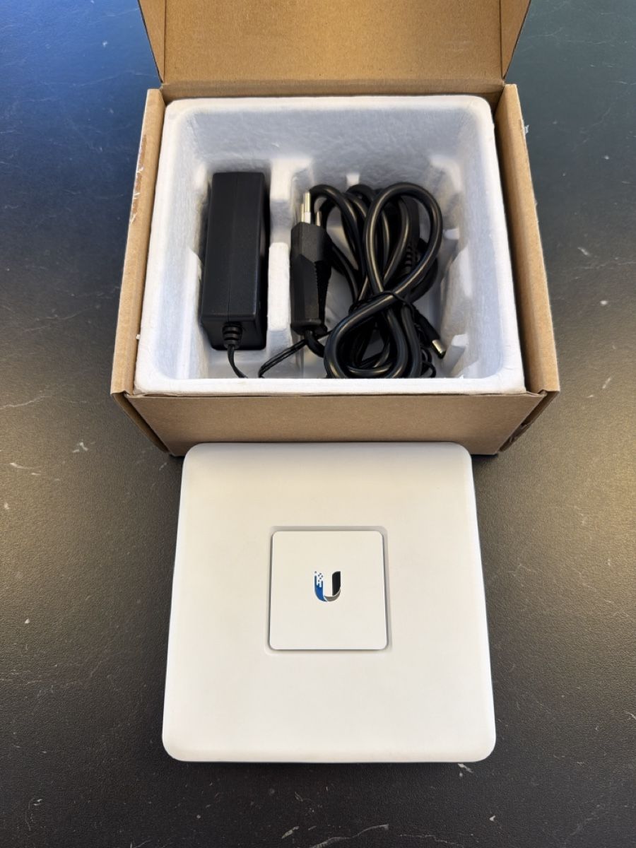 Unifi Modems & Router: 3 x Unifi Security Gateway USG – Neu und originalverpackt aus Egliswil von HolgerHermann 4