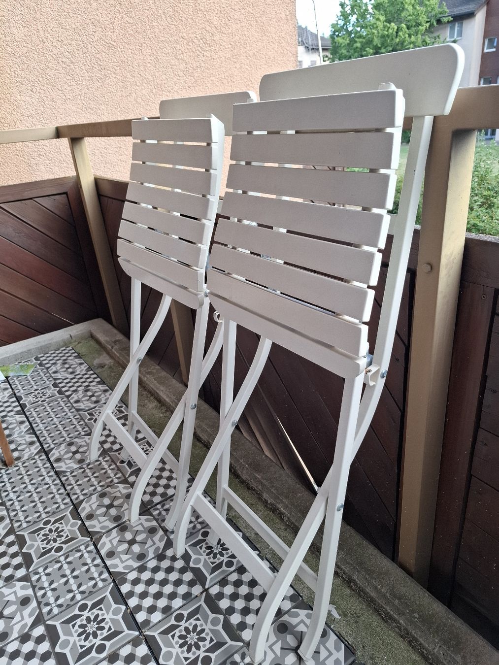 Chaises: 2 Weisse Gartenstühle  – D'occasion à Schwerzenbach par Passihu 1