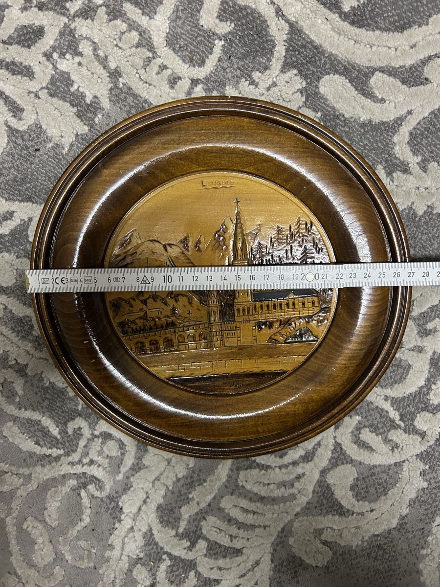 Foto & Immagini: Holzbild Luzern, Handgeschnitzt, Durchmesser 29cm – Usato da Sursee venduto da fer_n6vf 2