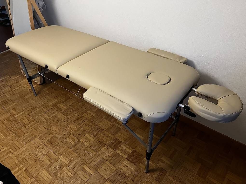 Dispositivi per massaggi: Massage table, used only a few times at home – Usato da Bern venduto da mad_fn5b 1