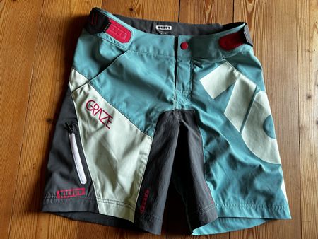 ION Kurze Hose Damen Grösse 24-25 / XS neuwertig
