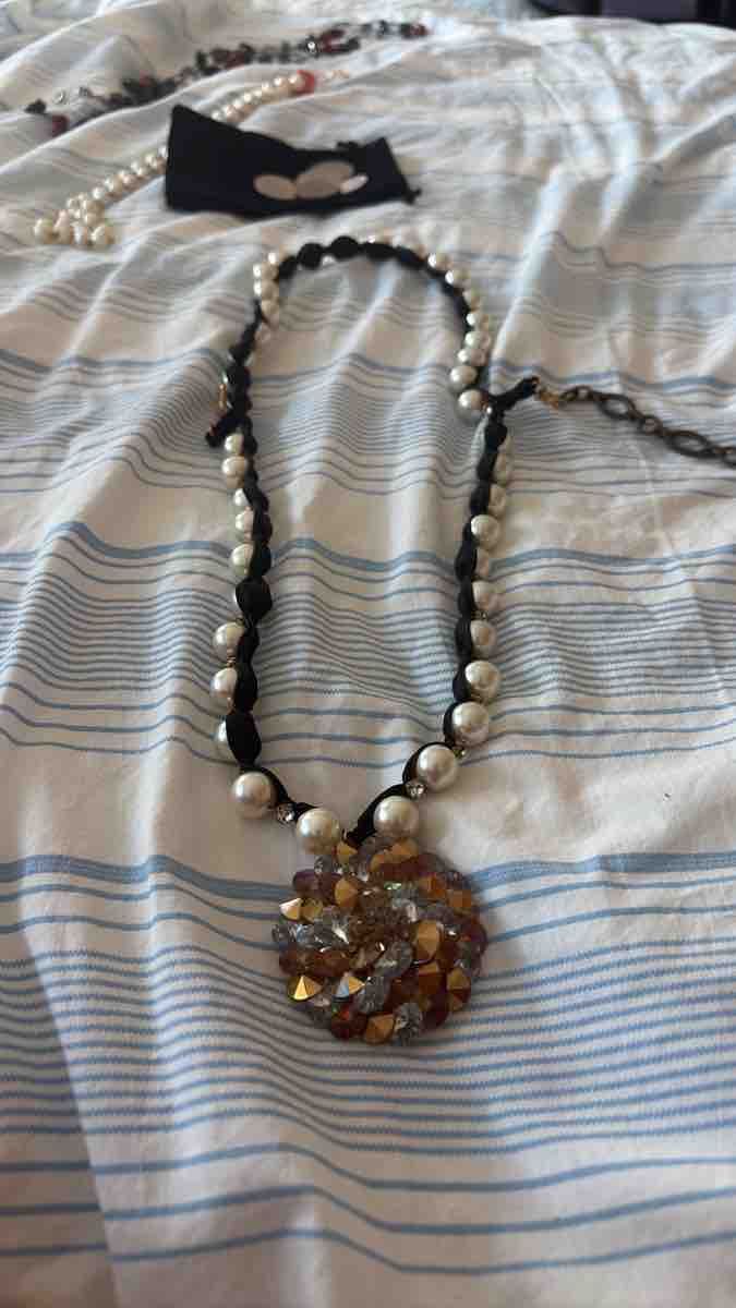 Colliers: Collier Vendome  perles et pendentif occasion – D'occasion à Puidoux par ray_2b5z