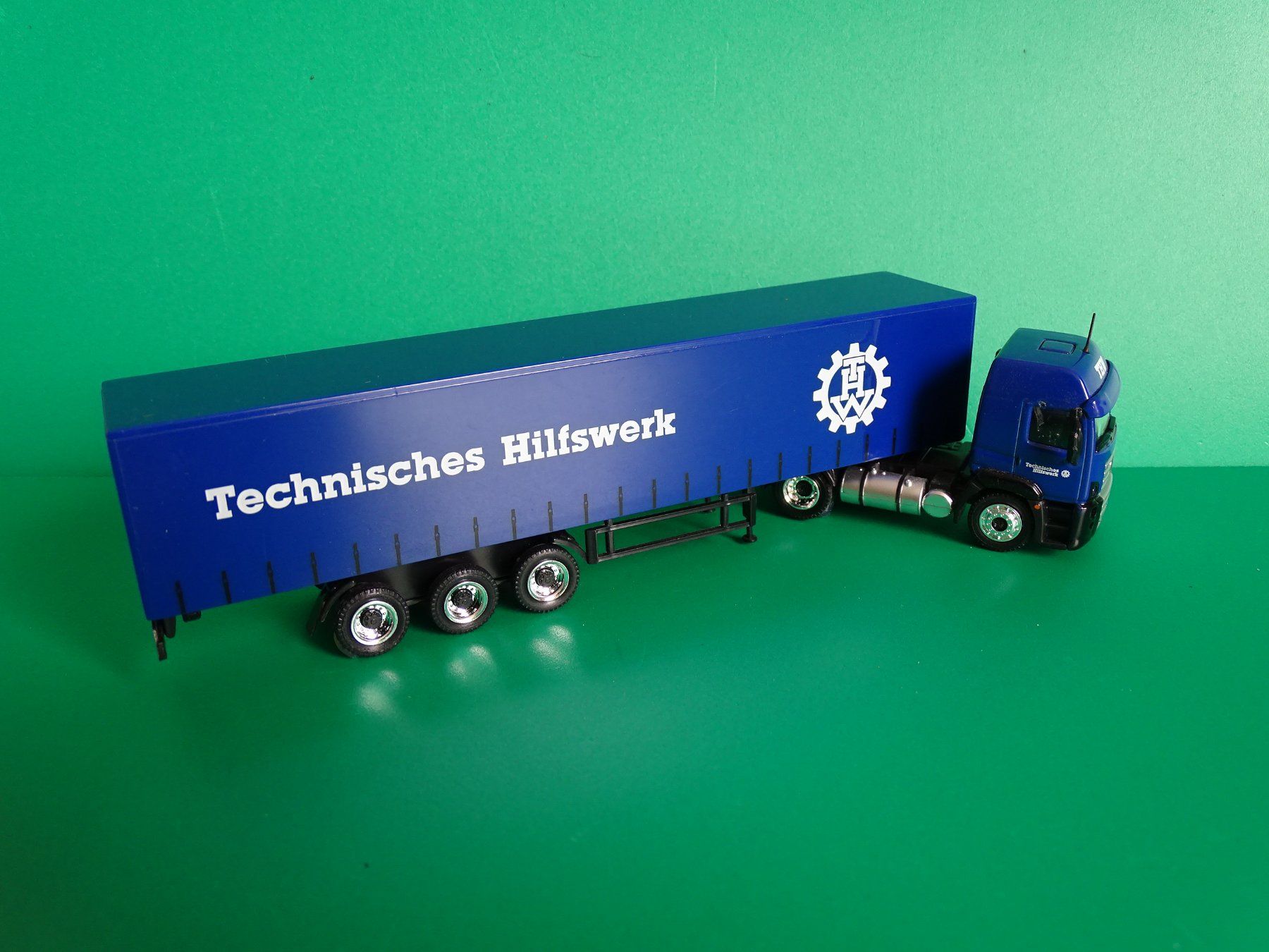 Schuco Modellini d'auto: THW LKW von Schuco 1/87 – Usato da Bretzwil venduto da Meex 1