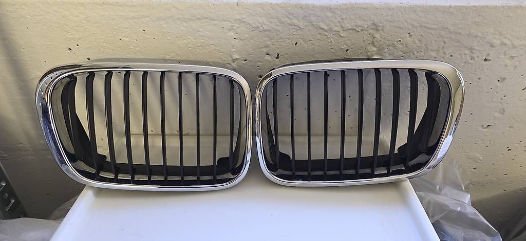 Tutti pezzi di ricambio auto: BMW E46 Nieren – Usato da Gossau ZH venduto da BMW-PerformanceG80 1