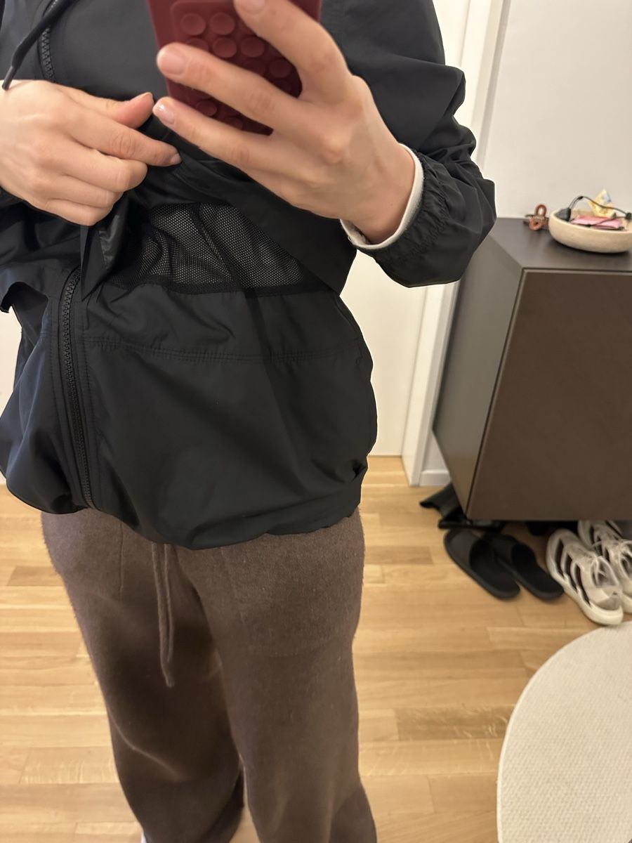 Nike Jacken: Nike Windjacke Größe S schwarz – Gebraucht aus Zürich von foo_gy2t 4